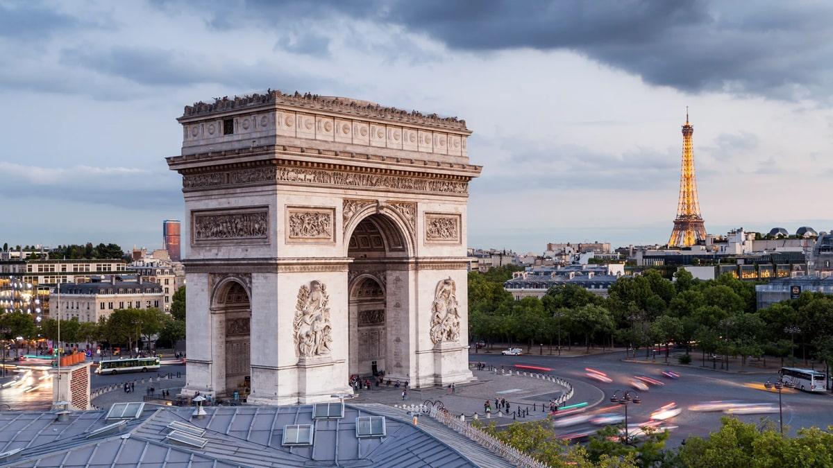 طاق پیروزی (به فرانسوی: Arc de Triomphe)