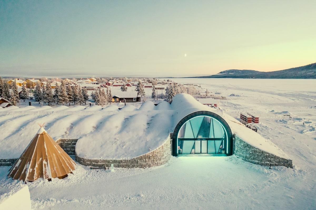 هتل یخی در یوکاس‌یاروی (Ice Hotel, Jukkasjärvi)
