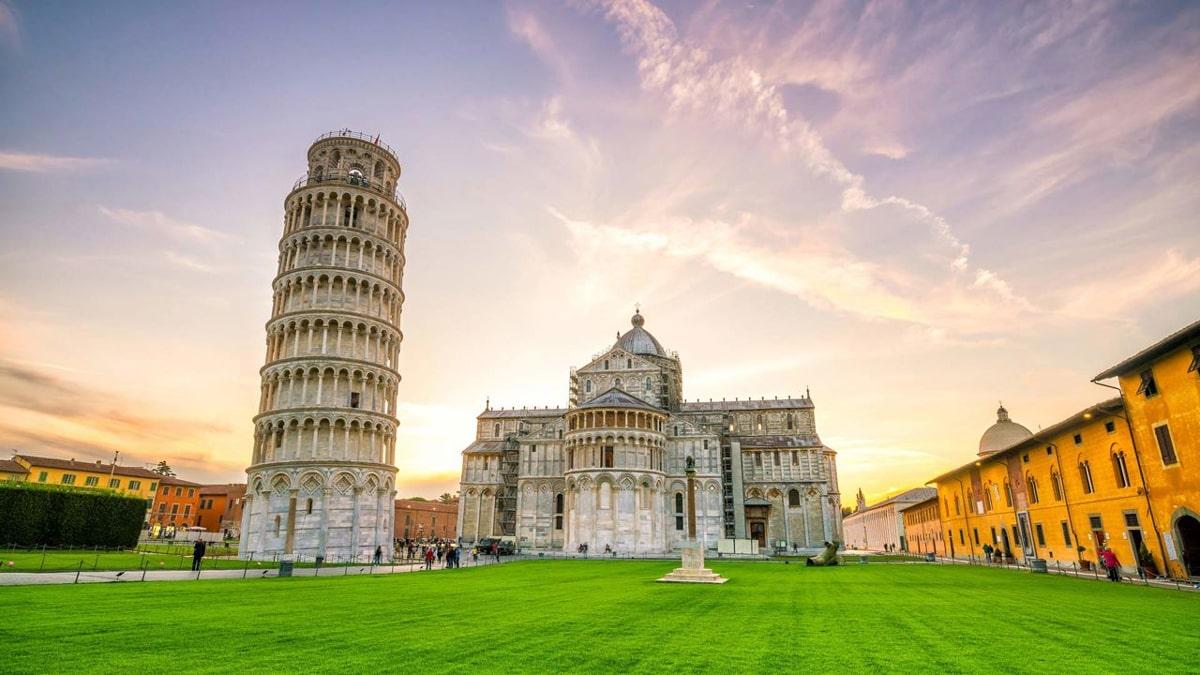 برج پیزا (Leaning Tower of Pisa)